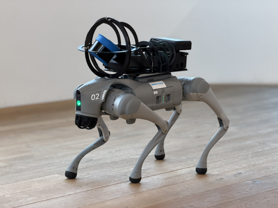 Robot quadrupede con sensori e telecamere utilizzato per ispezioni industriali.